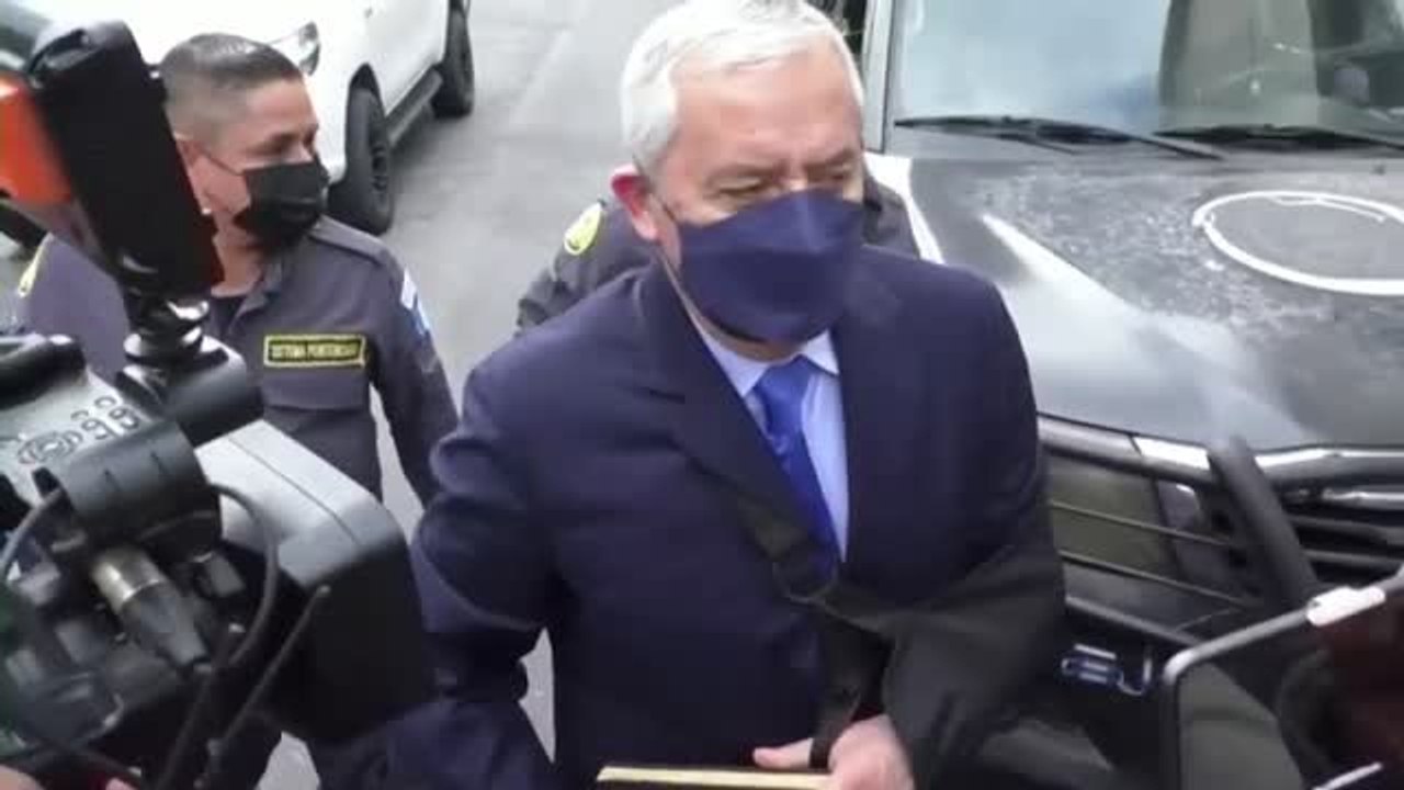 Condenan a 16 años de cárcel al expresidente y a la exvicepresidenta de Guatemala por corrupción