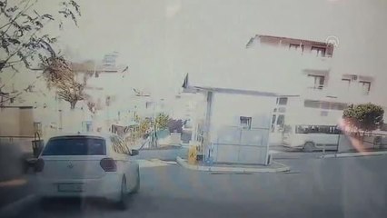 İzmir'de hareket eden otobüsü durdurmaya çalışan şoför yaralandı