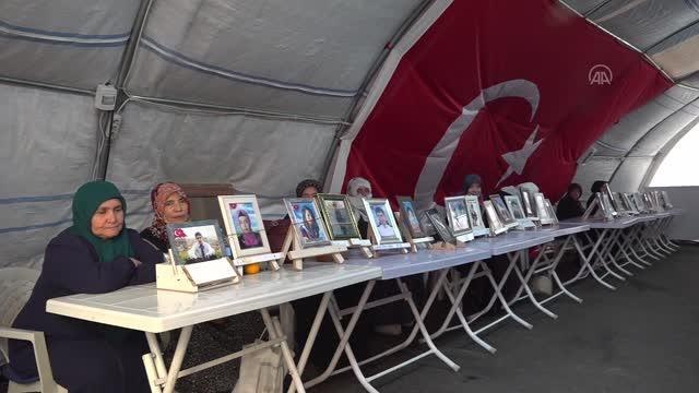 DİYARBAKIR - Diyarbakır anneleri evlatlarına kavuşmak istiyor