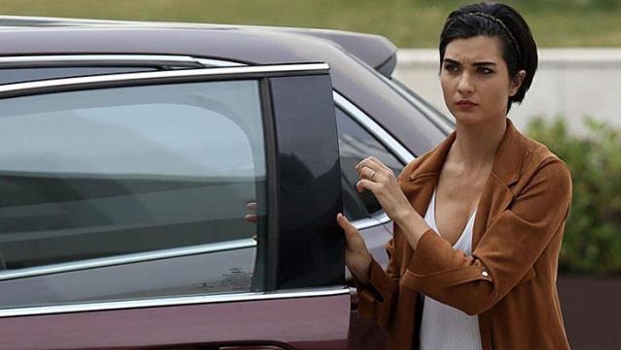 Oyuncu Tuba Büyüküstün, çocuklarıyla birlikte Türkiye'den ayrıldı! Artık Paris'te yaşayacaklar