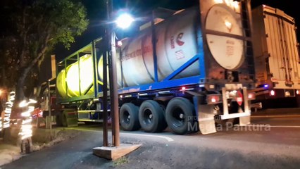 Jalur pantura penghubung bojonegoro tuban lamongan gresik surabaya di malam hari