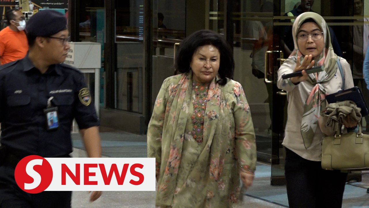 Rosmah spotted at Umno HQ