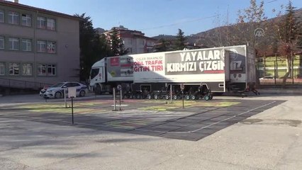Mobil Trafik Eğitim Tırı Amasya'da öğrencileri bilgilendirdi