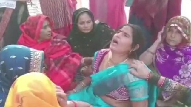 अलीगढ़: बाइक सवार को ट्रैक्टर ने कुचला, मौके पर हुई दर्दनाक मौत