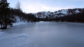 20 Patinazh ne akull ne nje nga liqenet e ngrire te Lures