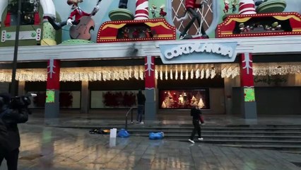 Las imágenes de los activistas que han sido detenidos tras lanzar pintura contra Cortylandia