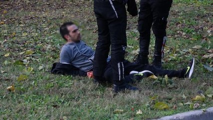 TARTIŞTIĞI ANNESİNİN BOĞAZINA EKMEK BIÇAĞI SAPLAYARAK ÖLDÜRDÜ