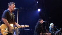Because the Night (Patti Smith Group cover) - Bruce Springsteen (live)