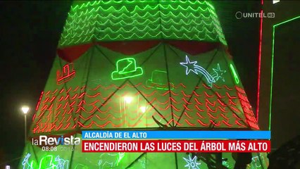 El Alto luce su imponente árbol de Navidad 40 metros