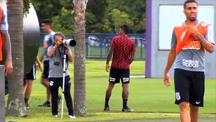 Paulinho treina no Corinthians