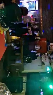 Karaoké des filles au souper de Saint-Nicolas