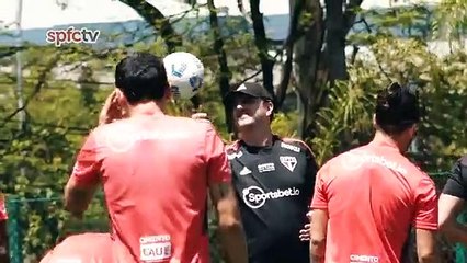 Ceni e Benítez mostram precisão em cobranças de falta confira