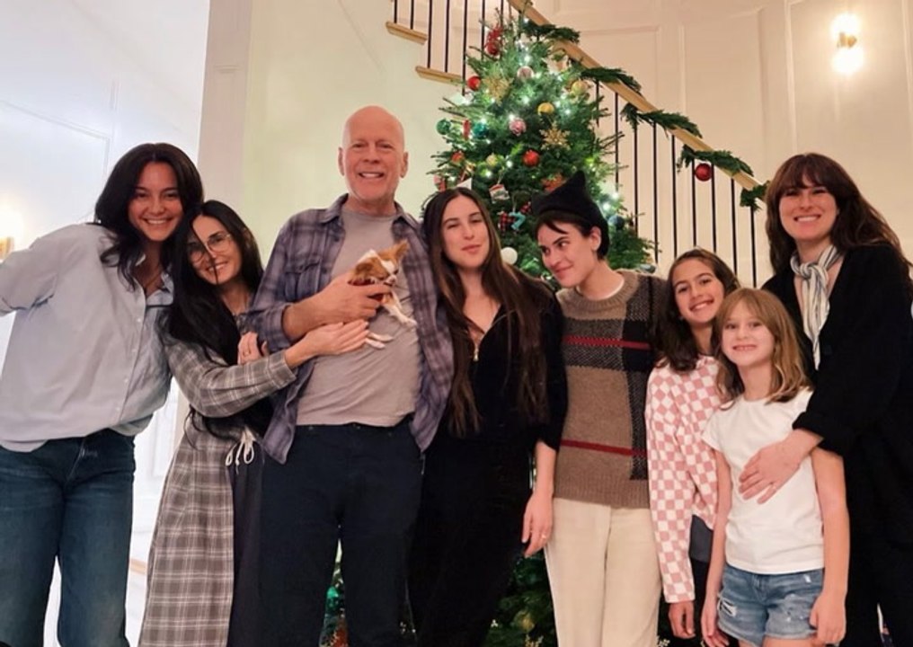 Bruce Willis: New Family Photos With Demi Moore!