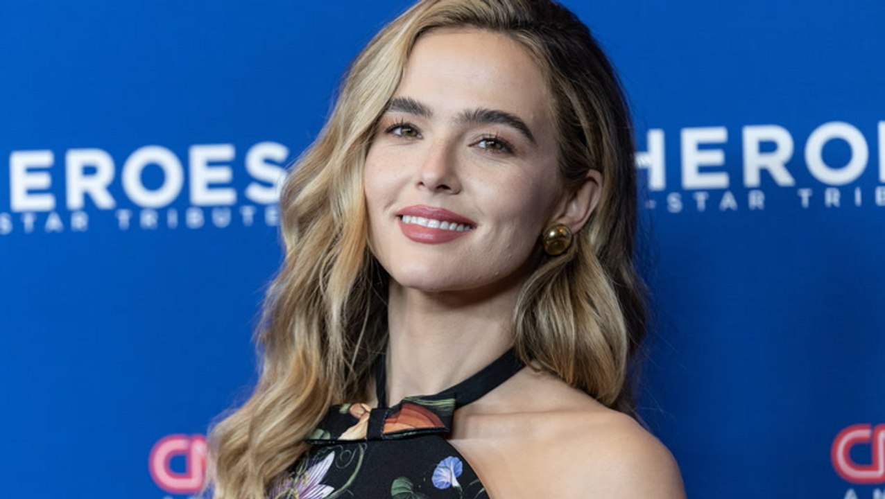 „Weihnachtsgeschenke von Tiffany“: DAHER kennt man Schauspielerin Zoey Deutch