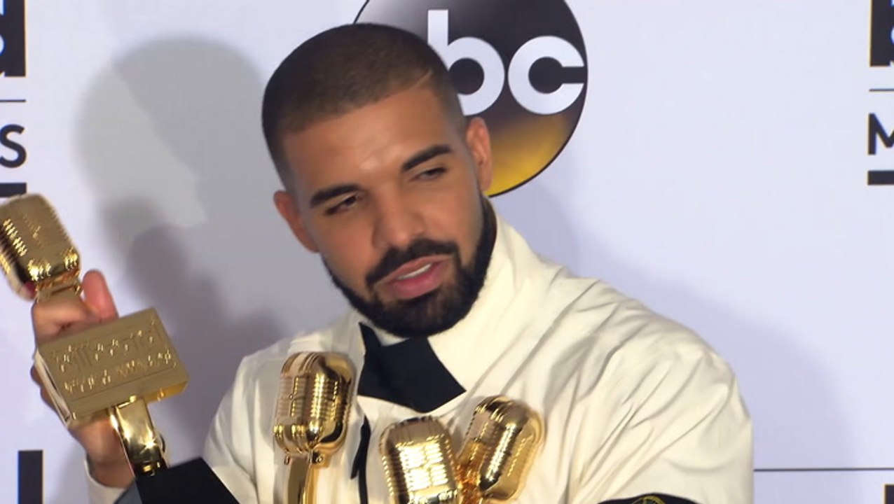 Drake Reveals Diamond Necklace With 42 Engageme...