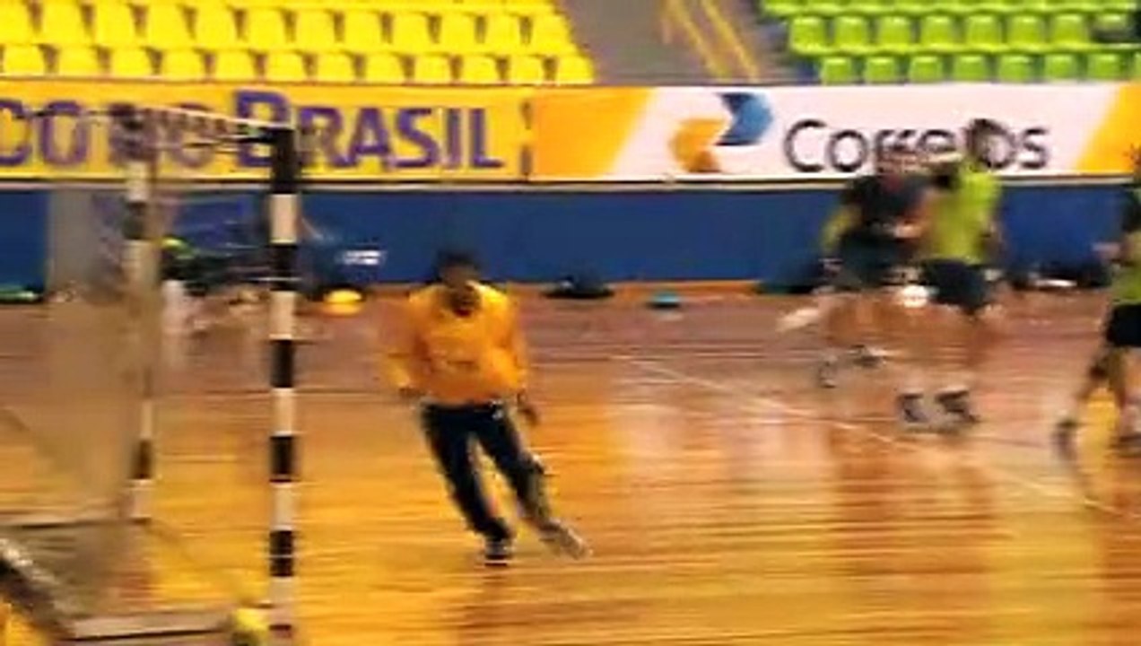 Seleção brasileira de handebol masculino se prepara para disputa do Rio 2016