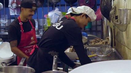 PORK BACK RIBS AS HIGH AS A MOUNTAIN, DON'T MISS IT! JODD FAIRS NIGHT MARKET HAS GIANT SPICED LENG ZABB