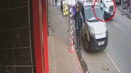 Kamyonetin çarptığı çocuk, metrelerce sürüklendi