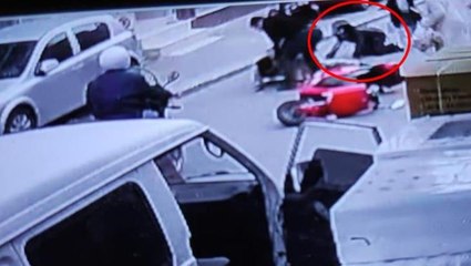 Sokak ortasında dehşet saçan saplantılı aşık, karakolun ön kapısından girip arka kapısından çıktı