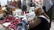 Kadınlar ürettikleri kıyafetleri satarak ev ekonomilerine katkı sağlıyor