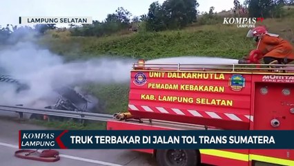 Truk Terbakar di Jalan Tol Trans Sumatra