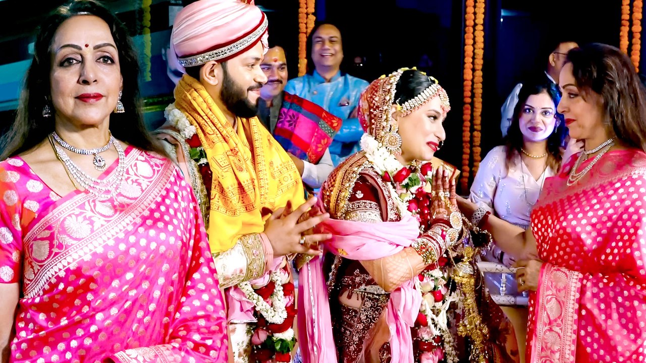 बॉलीवुड की ड्रीम गर्ल हेमा मालिनी के इस खूबसूरत...
