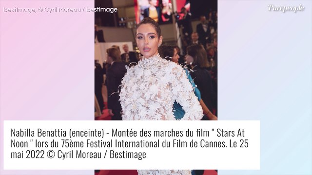 Nabilla toute en transparence : robe sexy et sous-vêtements apparents en plein Paris