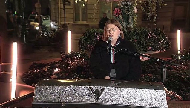 Louane chante Le bateau coule en live acoustique