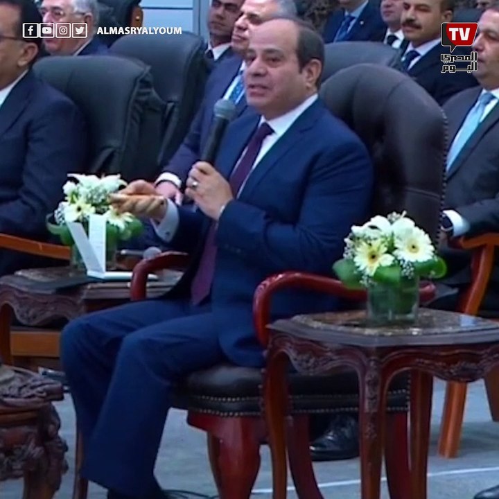 السيسي عن اهتمام الدولة بالطرق: «انتوا مهتمين بالكباري علشان مش شايفين غيرها»