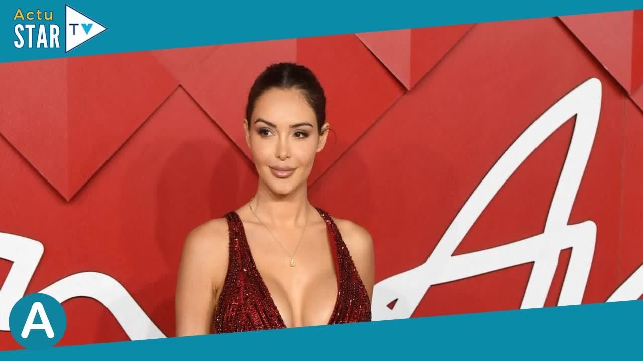 Nabilla toute en transparence : robe sexy et sous-vêtements apparents en plein Paris