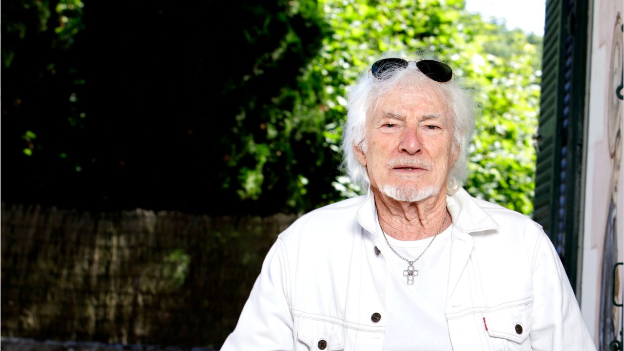 GALA VIDEO – Hugues Aufray blessé à 93 ans : le...