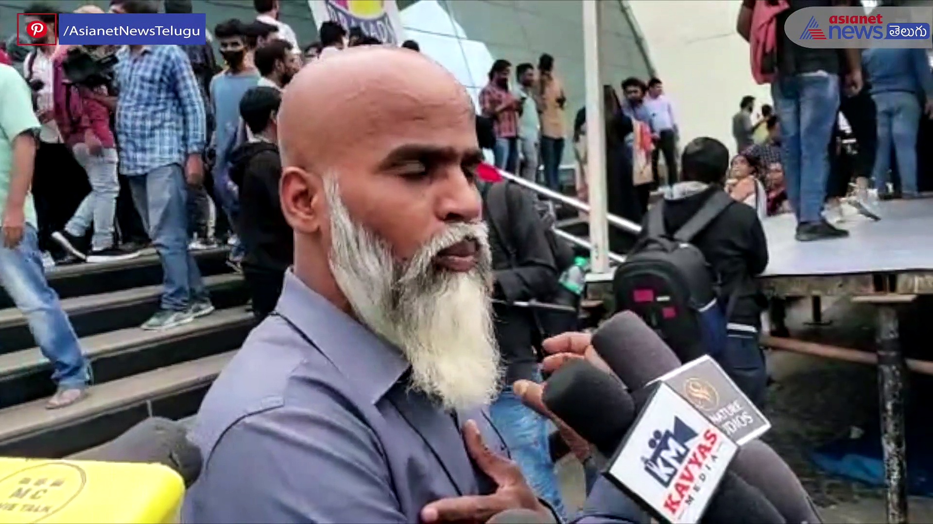 ఒకే వ్యక్తి జీవితం లో మూడు ప్రేమకథలు...పాత కధే..కాకపోతే మళ్ళీ కొత్తగా...