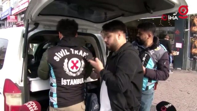 Ceza yiyince sinirlenen taksici gazetecilerin yakınından hızlı geçince bir ceza daha yedi