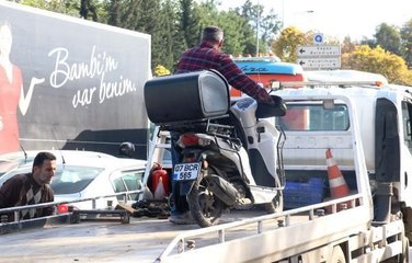 Motokurye, belge isteyen 3 polisi ve 1 kişiyi darbetti