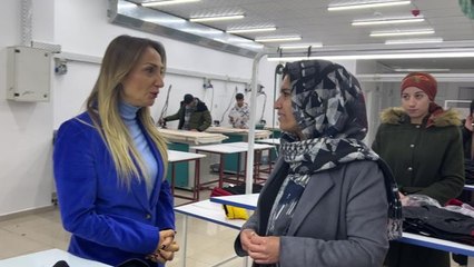 Nazlıaka'nın Dinlediği Mardinli Kadın İşçi: "Çocuklarımıza Süt Alamıyoruz. Tek Ümidimiz Hükümetin Değişmesi"