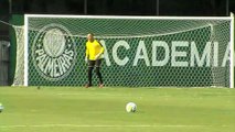 Fernando Prass treina na Academia de Futebol