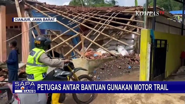 Polisi Terjatuh dari Jembatan Bambu ke Dasar Sungai saat Bawa Logistik untuk Korban Gempa Cianjur