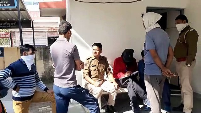 शराब की दुकान का पार्टनर फंदे से लटका