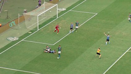 De pênalti, Everton abre o placar para o Grêmio diante do Palmeiras