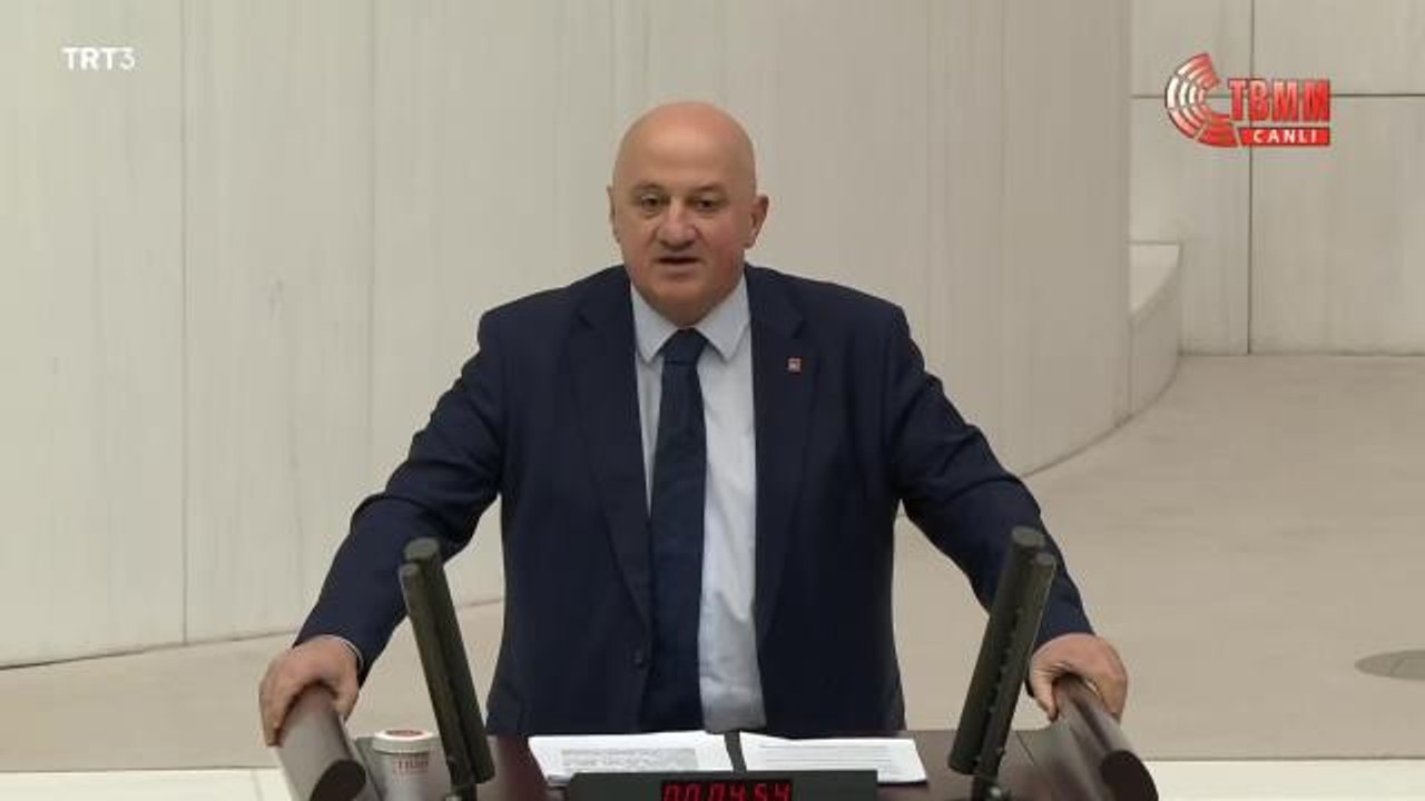 Uğur Bayraktutan: "Tsk Mustafa Kemal'in Ordusudur. Selam Verilecek Bir Yer Varsa Sarı Saçlı Mavi Gözlü Dev Adamın Yattığı Anıtkabir'dir"