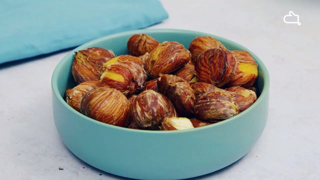 C’est parti pour la dégustation des châtaignes cuites à l’eau, un régal !