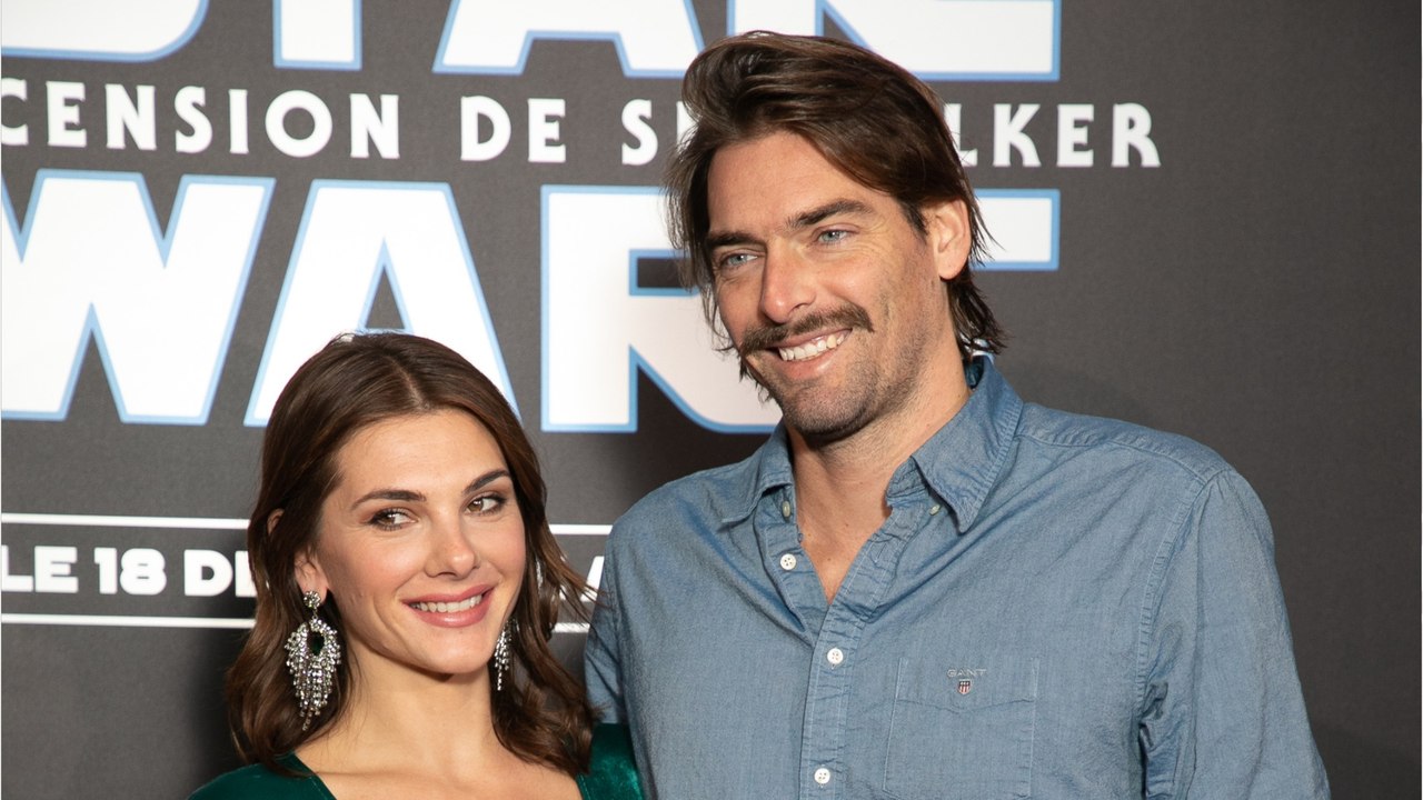 GALA VIDEO – Camille Lacourt “heureux” : ces tendres clichés avec sa chérie Alice Detollenaere dévoilés