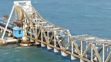 Train on Sea! RAMESWARAM PAMBAN BRIDGE!! Dangerous Railway Bridge!