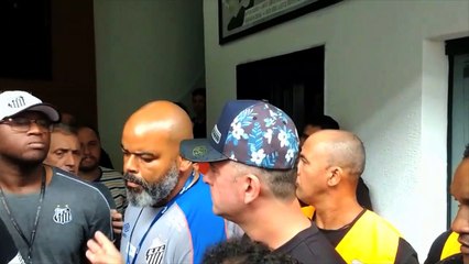 Santos vive dia tenso com presença de Orlando Rollo na presidência