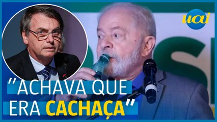 Lula faz piada ao beber água: 'Meu adversário achava que era cachaça'