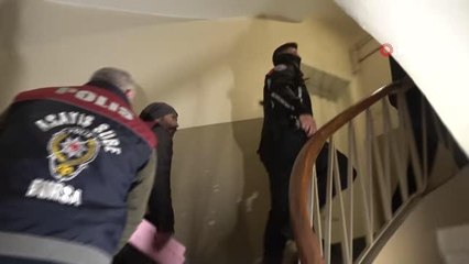 Bursa'da polis masaj salonlarına denetim yaptı