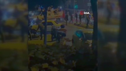 Bayrampaşa'da aracın çarptığı direk yayanın üstüne devrildi: 1 ölü