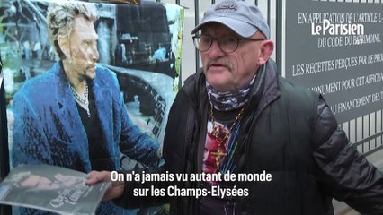 Les fans de Johnny chantent "Que je t'aime" dans l'église de la Madeleine