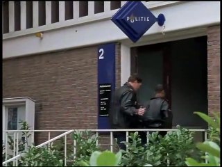 BAANTJER SEIZOEN 8 AFLEVERING 6 DE COCK EN DE BUITENAARDSE MOORD.