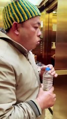 Bố Phúng Phính xuống Hà Nội thăm con